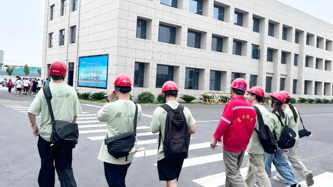 高校学子走进宜化化机 探访高端装备智能制造(图6)