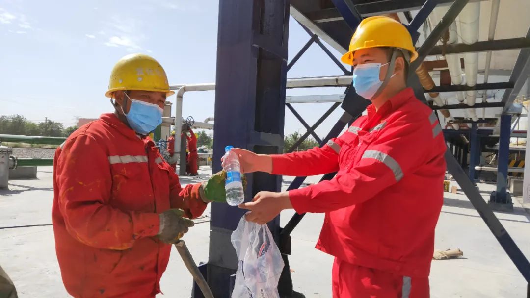 情系劳动者 盛夏送清凉
