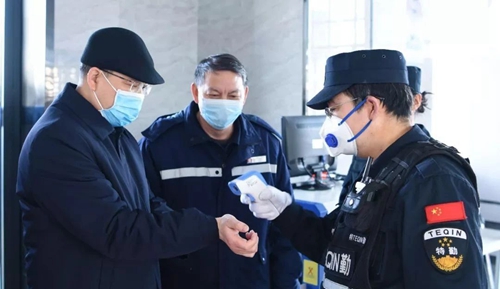 新疆维吾尔自治区常务副主席张春林到新疆宜化检查督导疫情防控及安全生产工作