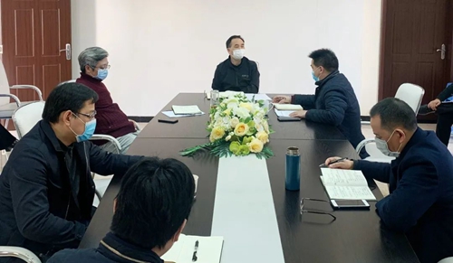 周金平到置业公司现场办公