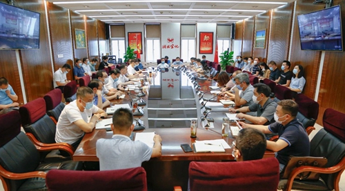 集团召开行政办公会 强调领导干部要有责任之心仁爱之心担当之责