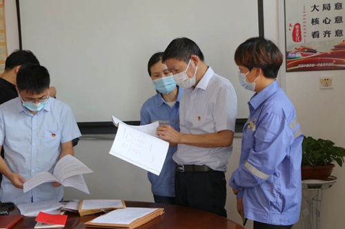 吴正新到股份公司检查指导工作