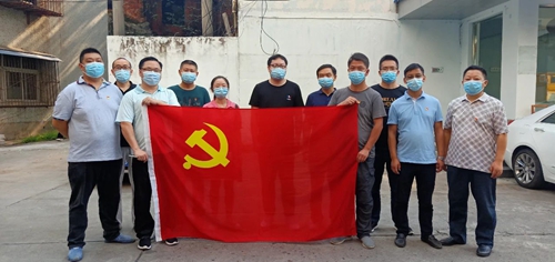 集团总部党员下沉对口联系社区开展志愿服务活动