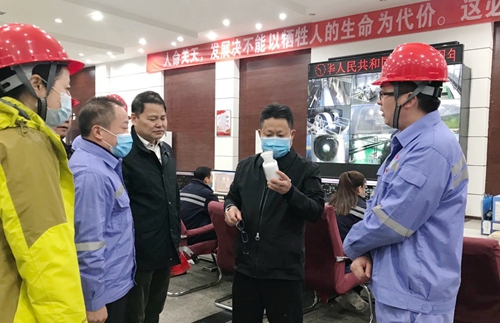 王大真到新疆天运走访慰问干部职工