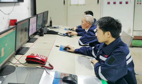 上下同心合力攻坚 股份公司小籽煤制气项目运行平稳