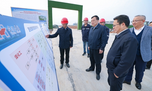 袁卫东到新材料公司和新项目现场调研