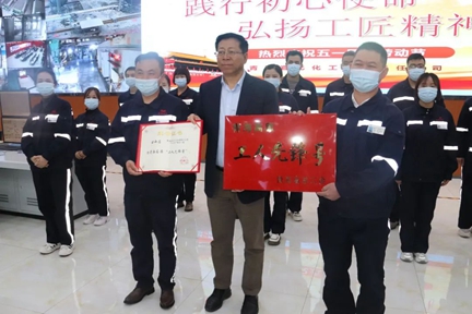 青海宜化PVC分厂聚合一班荣获青海高原“工人先锋号”荣誉称号