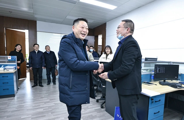 宜昌市国资委主任黄智华到宜化集团开展新春慰问