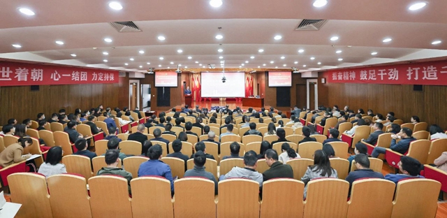 集团党委理论学习中心组开展企业数字化转型专题学习