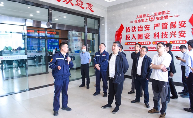 湖北省地方金融监督管理局副局长陈宽宏带队到宜化新疆区域公司考察调研