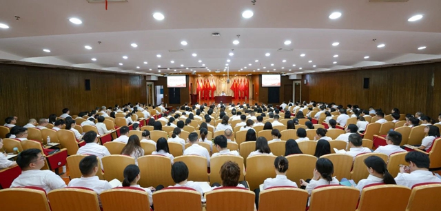 王大真讲授学习教育专题党课